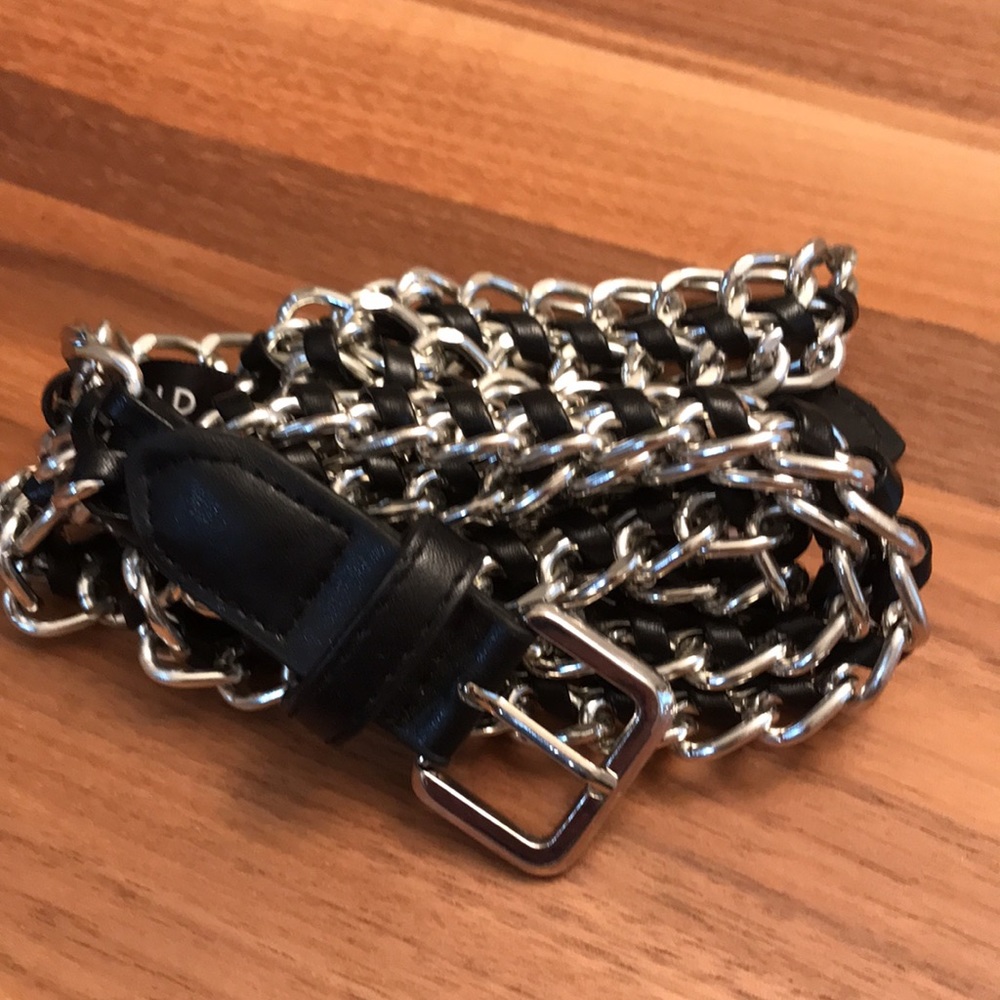 NWOT Torrid Chain Link belt. Size 3. Súper cute.